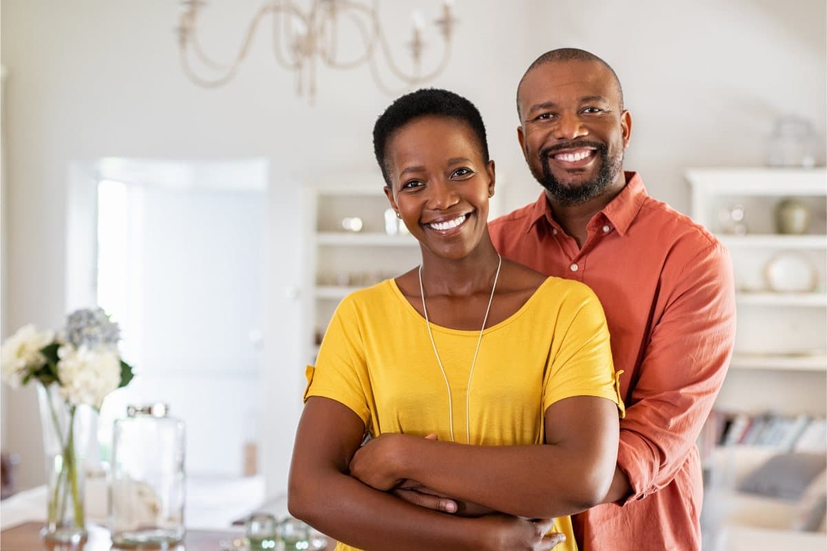 A smiling couple at home before their event (stock photo)